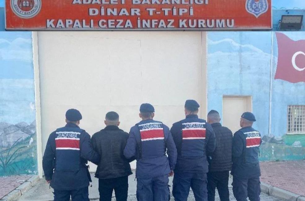 Aranan 2 şahsı jandarma yakaladı