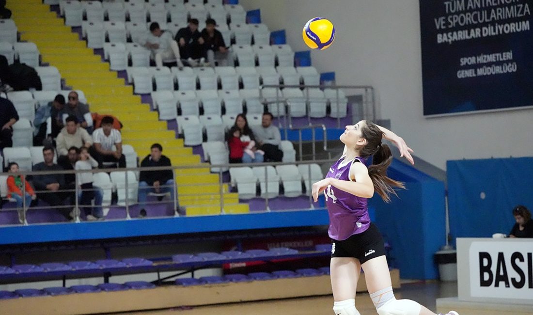 Afyon Belediye Yüntaş Kadın Voleybol Takımı, güçlü kadrosuyla ligdeki başarısını