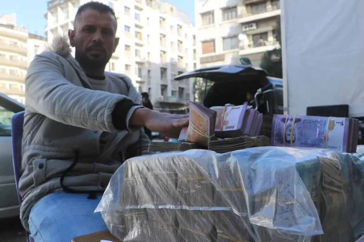 Suriye’de rejim sonrası dönemde, para birimi kullanımı önemli değişikliklere uğradı.