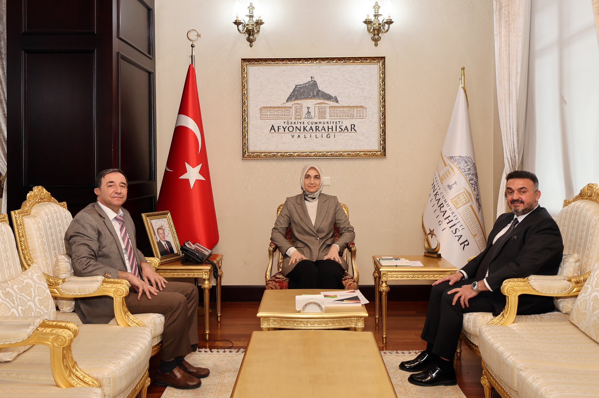 Afyonkarahisar Valisi  Doç. Dr. Kübra Güran Yiğitbaşı, Vali Yardımcısı Ali