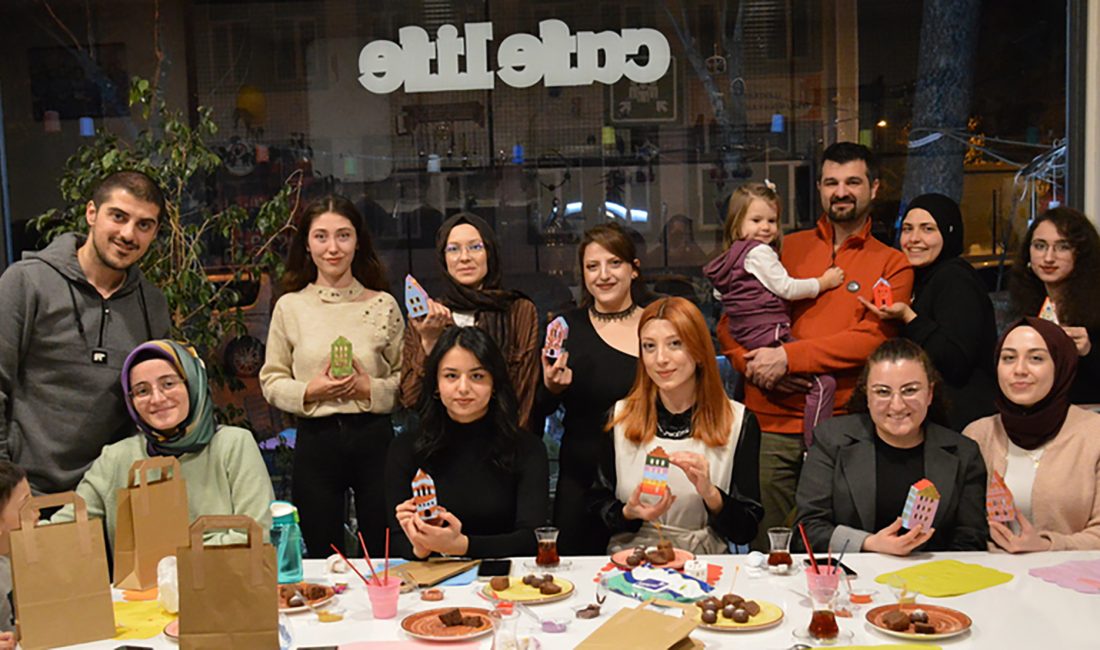 Afyonkarahisar Ruh Sağlığı ve Eğitimi Derneği, Cafelife’da düzenlediği atölye çalışmasında