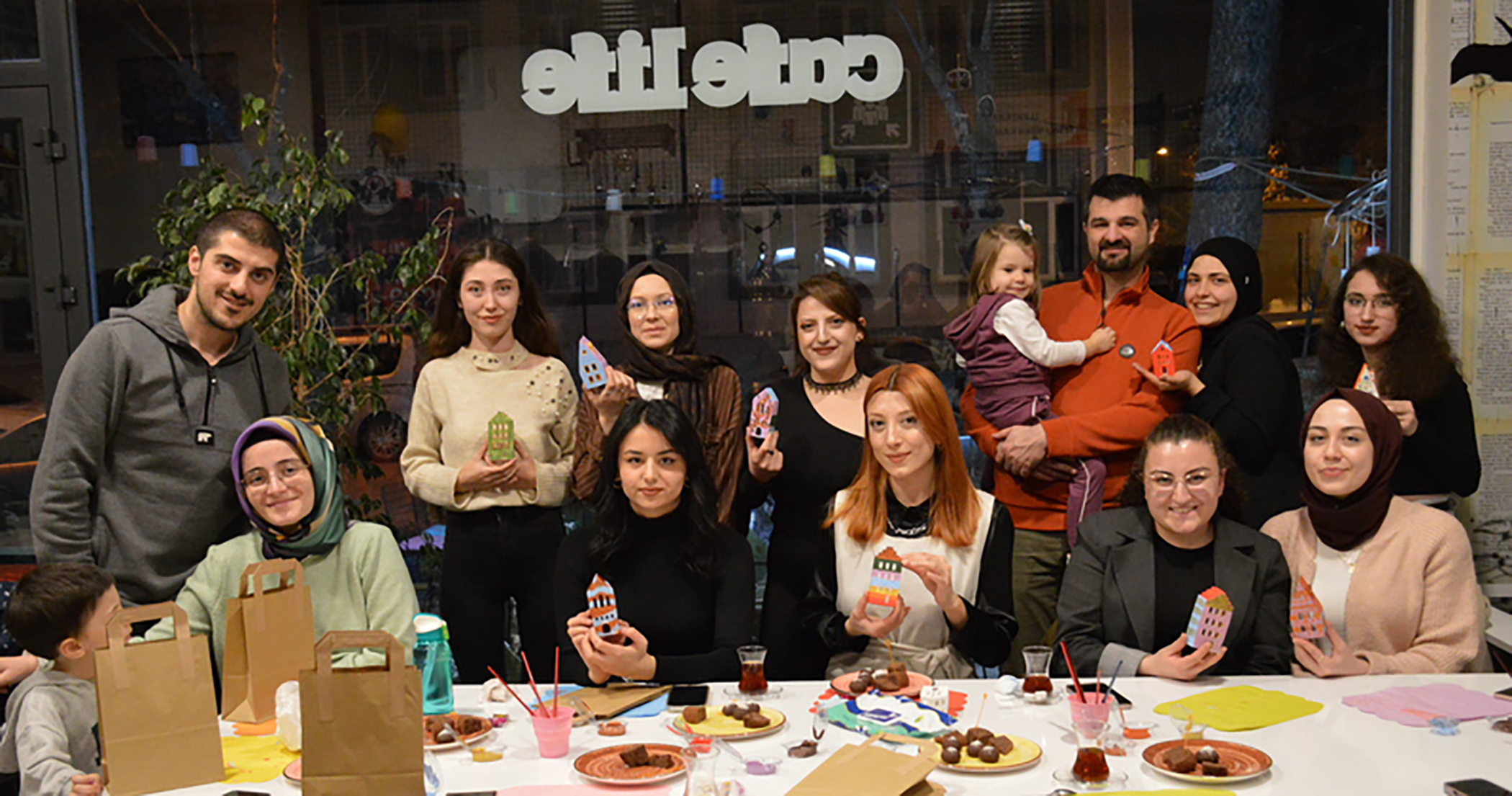 Afyonkarahisar Ruh Sağlığı ve Eğitimi Derneği, Cafelife’da düzenlediği atölye çalışmasında