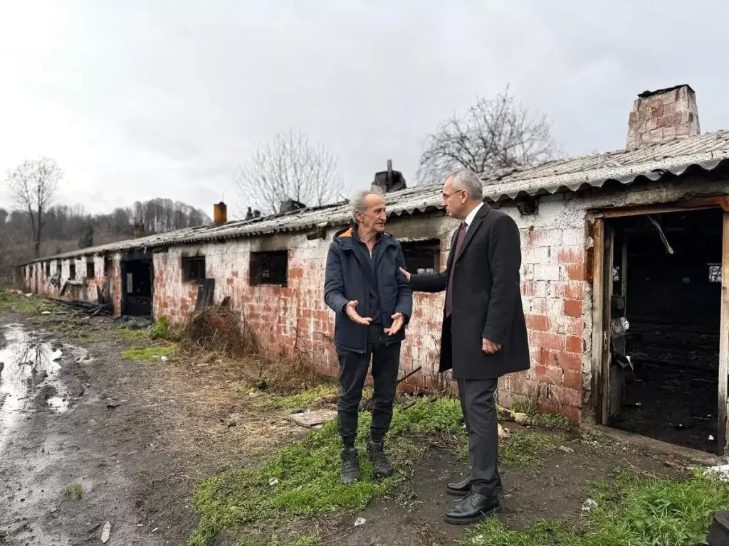 Düzce’nin Akçakoca ilçesine bağlı Edilli köyünde, bir tavuk çiftliğinde yangın