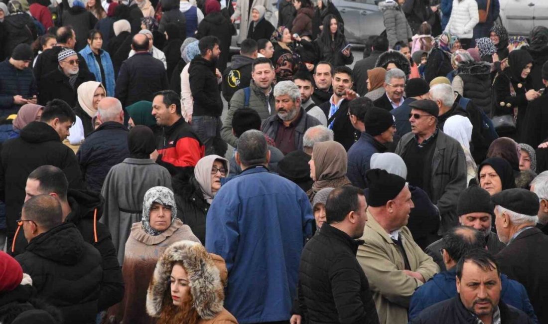 Afyonkarahisar’da sömestirda umreye gidecek 200 kişi için uğurlama programı düzenlendi.