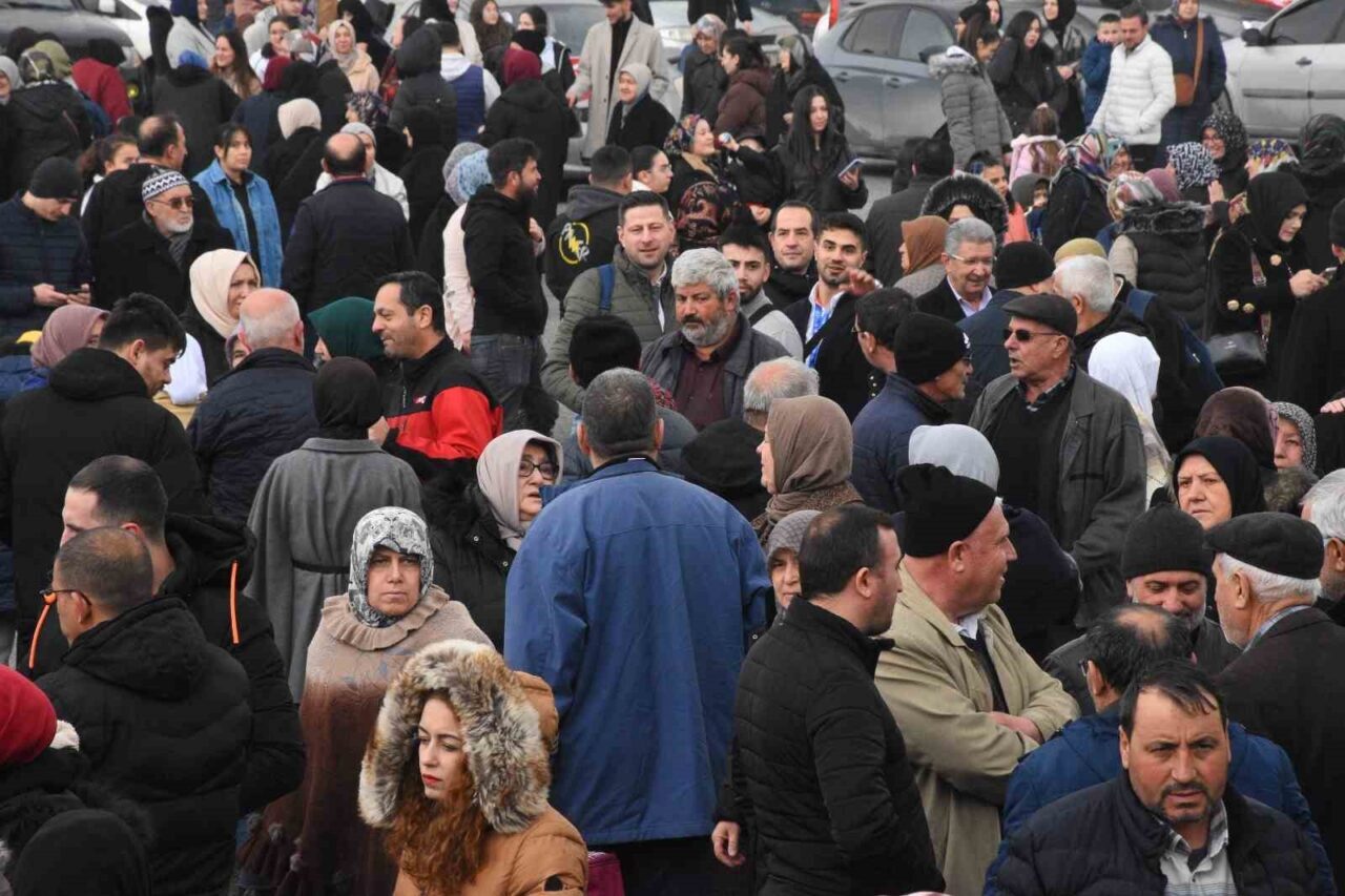 Afyonkarahisar’da sömestirda umreye gidecek 200 kişi için uğurlama programı düzenlendi.