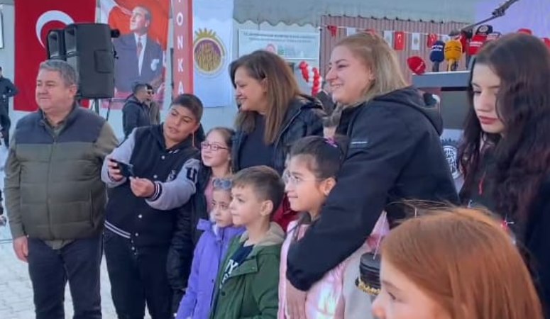 Tomris Hatun Rahvan At Tesisleri açılışında Afyonkarahisar Belediye Başkanı Burcu