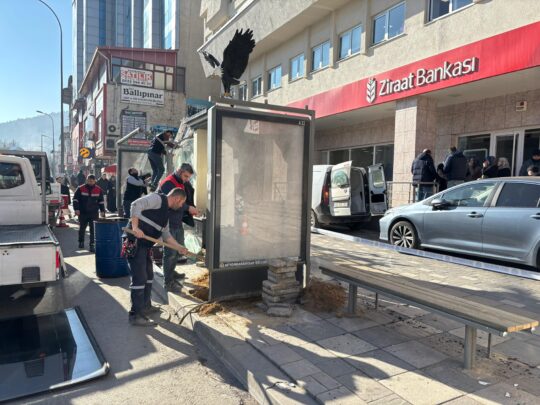 Milli Birlik ve Egemenlik Caddesi üzerinde bulunan Durak, uzun süredir