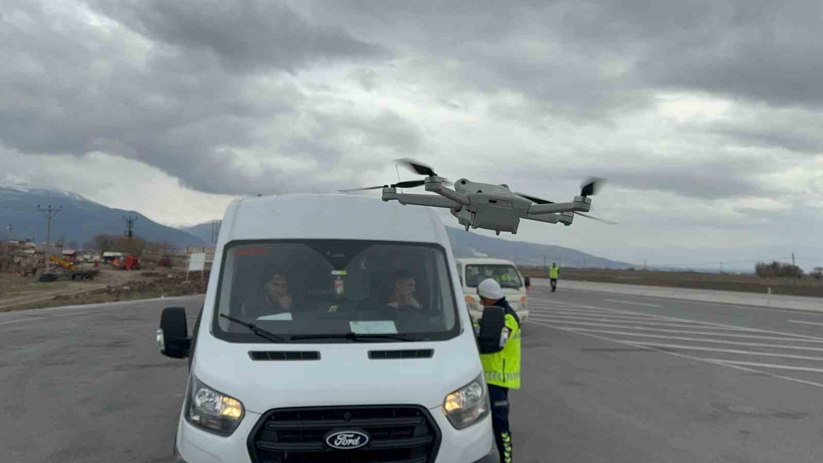 Afyonkarahisar Bolvadin İlçe Jandarma Komutanlığına bağlı trafik ekipleri, can ve