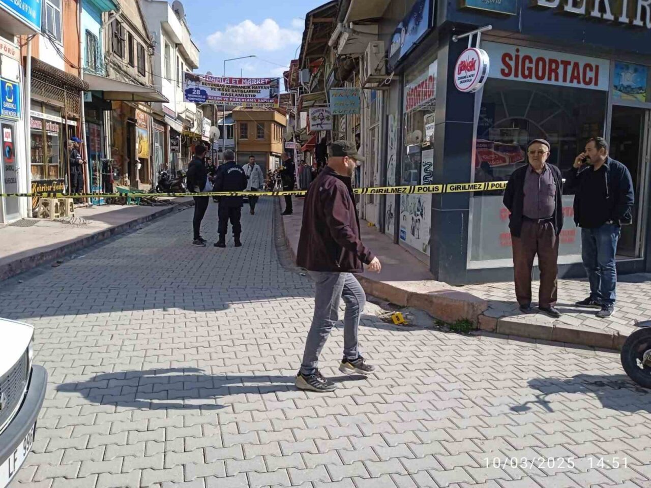 Afyonkarahisar’da pompalı tüfekle kavga ettiği şahsı ve kavgayı ayırmaya çalışan