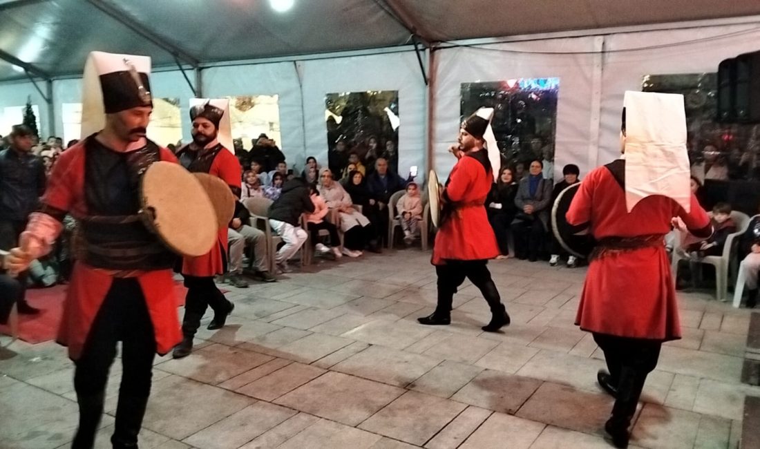 Afyonkarahisar Belediyesi tarafından düzenlenen Ramazan etkinlikleri kapsamında sahne alan kılıç