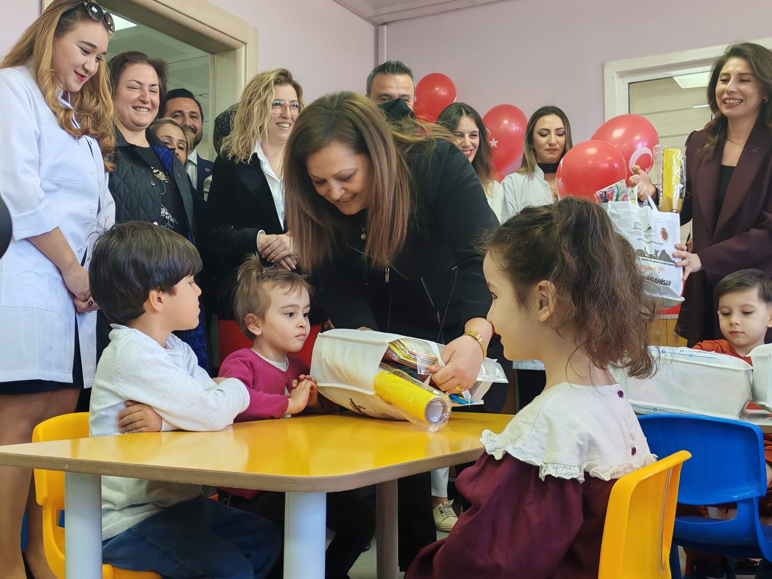 Afyonkarahisar Belediyesi, çalışan ailelerin çocuklarını güvenli, kaliteli ve eğitici bir