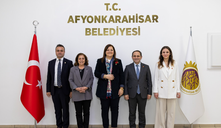 Afyonkarahisar Belediye Başkanı Burcu Köksal, CHP Parti Meclisi Üyesi Ecevit